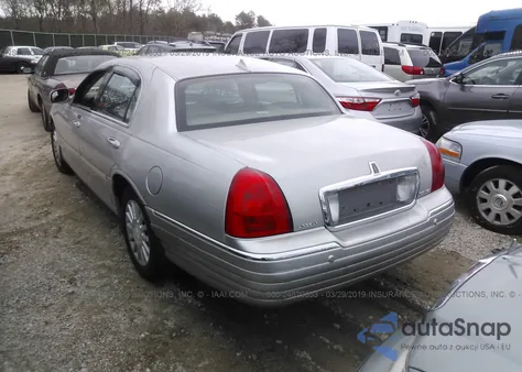 2005 Lincoln Town Car Signature z USA, uszkodzony, nr VIN 1LNHM81W65Y667135